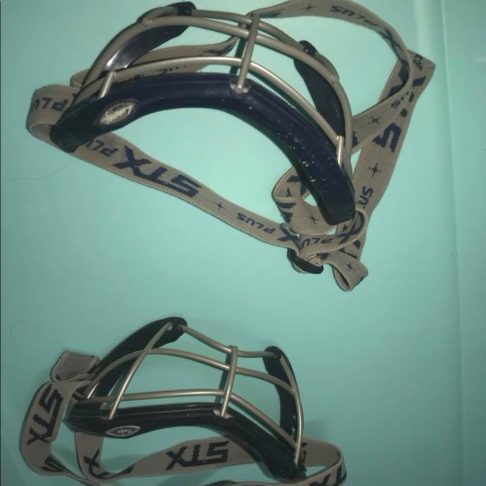 Sports goggles